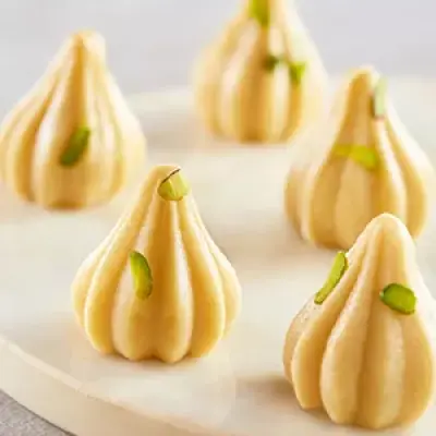 Kaju amab modak